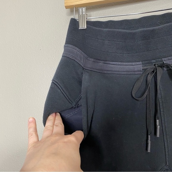 Lululemon High Rise 26” inseam black athletic joggers size 4 - Picture 6 of 7